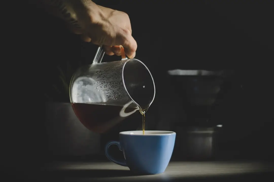 Så blir ditt morgonkaffe bättre med pour over kaffe illustration